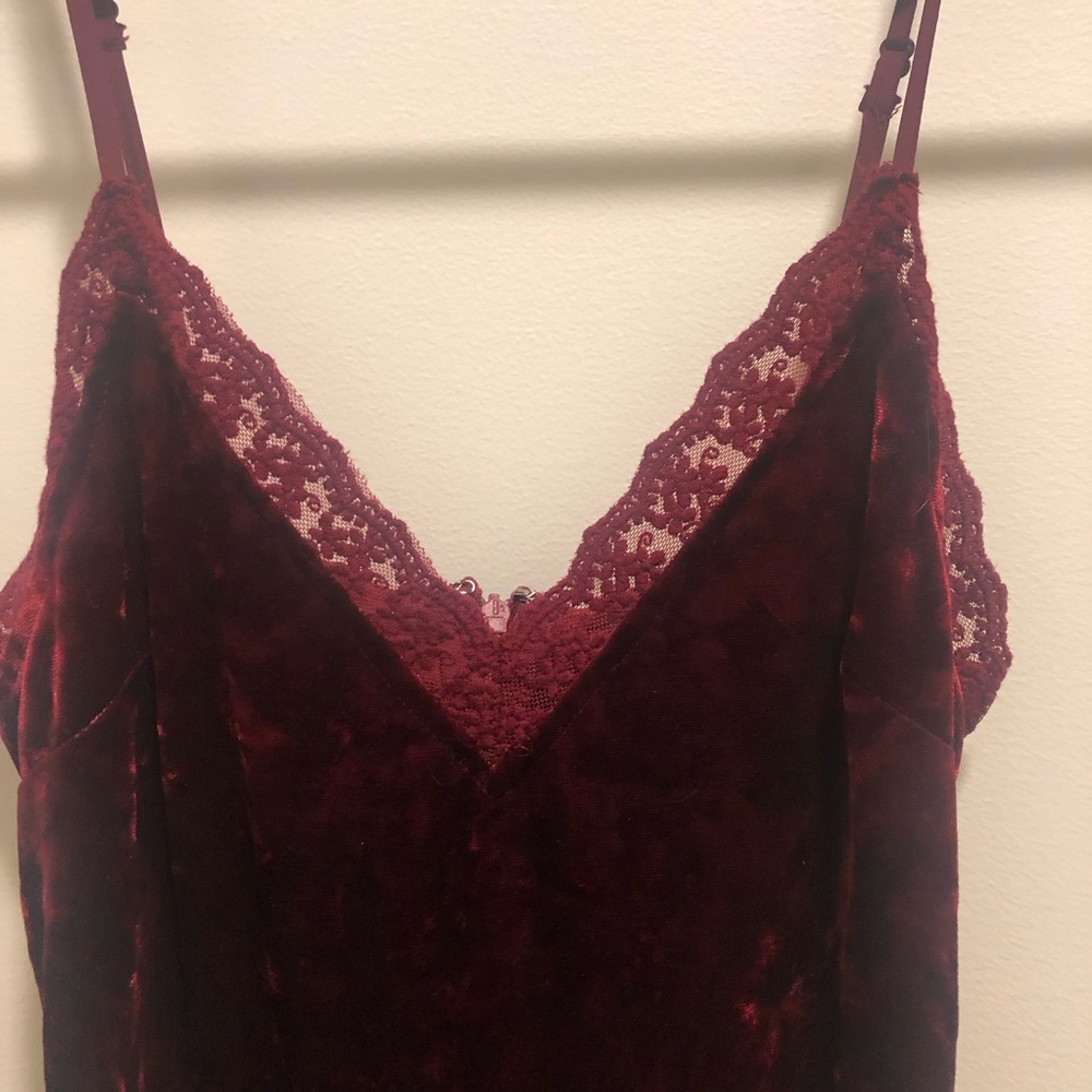 Red velvet skater dress - Picture 3 of 5